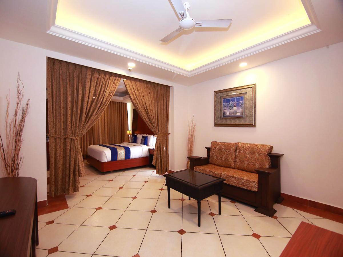 Emarald Hotel Cochin Kochi Exterior foto