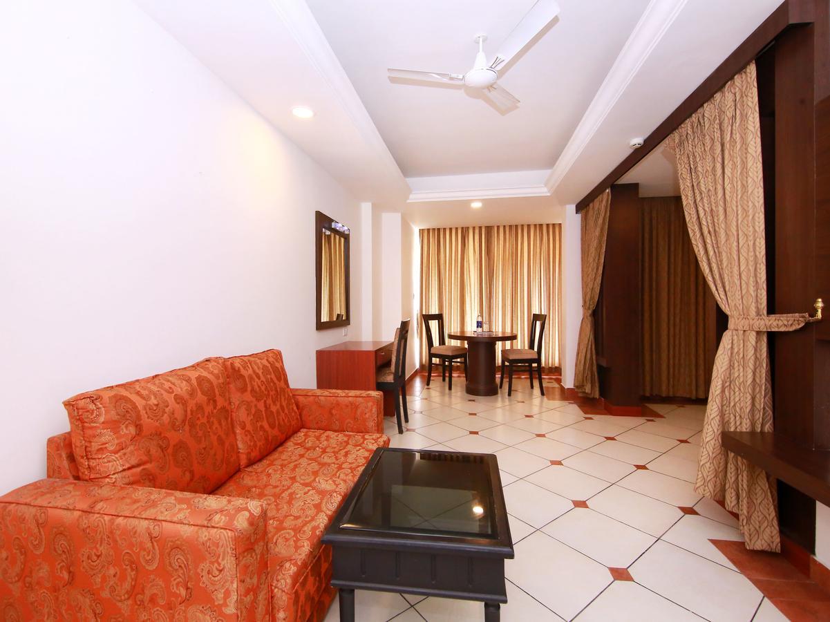 Emarald Hotel Cochin Kochi Exterior foto