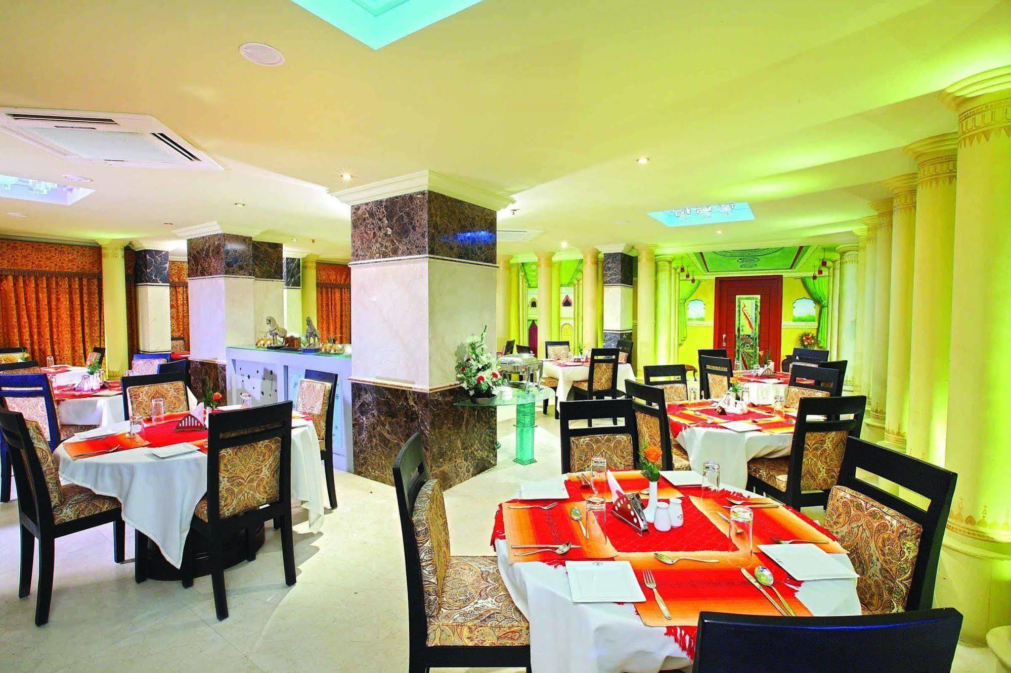 Emarald Hotel Cochin Kochi Exterior foto