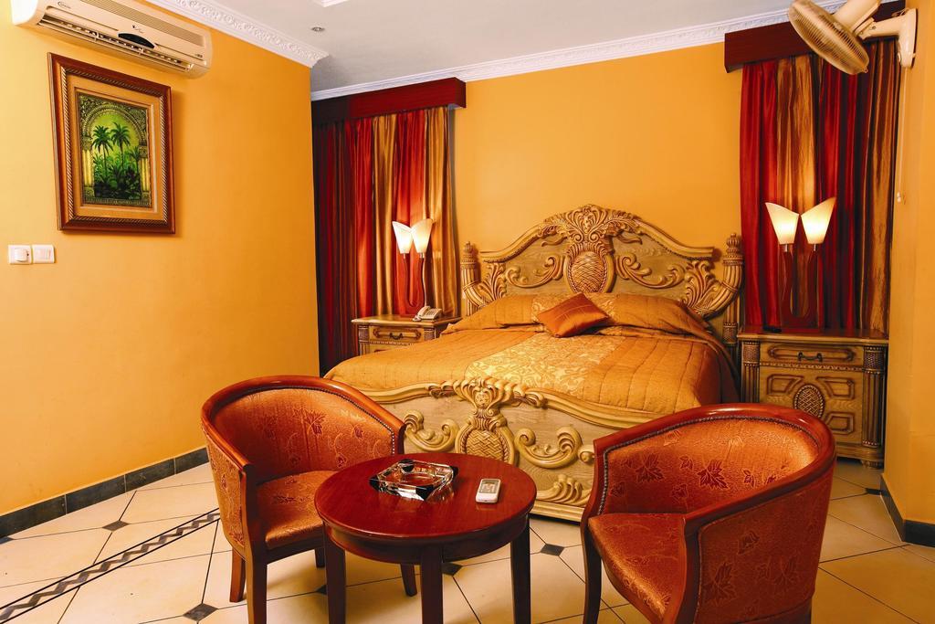 Emarald Hotel Cochin Kochi Exterior foto