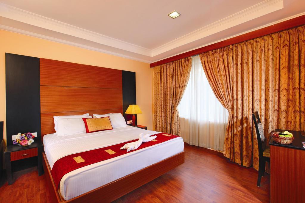 Emarald Hotel Cochin Kochi Exterior foto